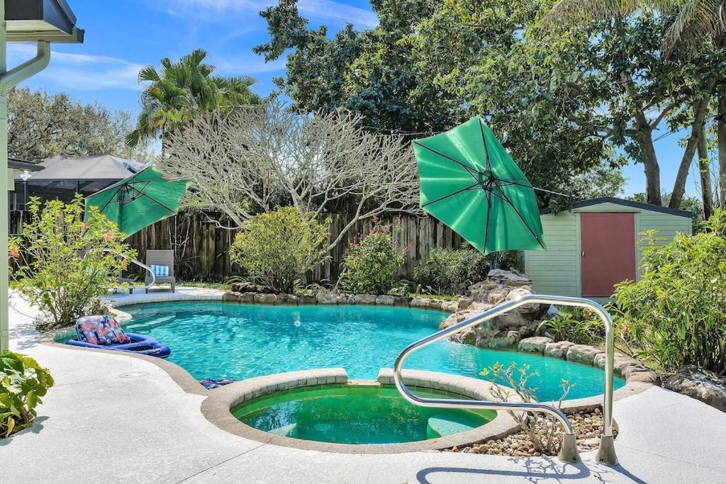 Pool Heat I Firepit And Bbq I 75"Tv I Foosball I 581Mbps Cooper City Kültér fotó