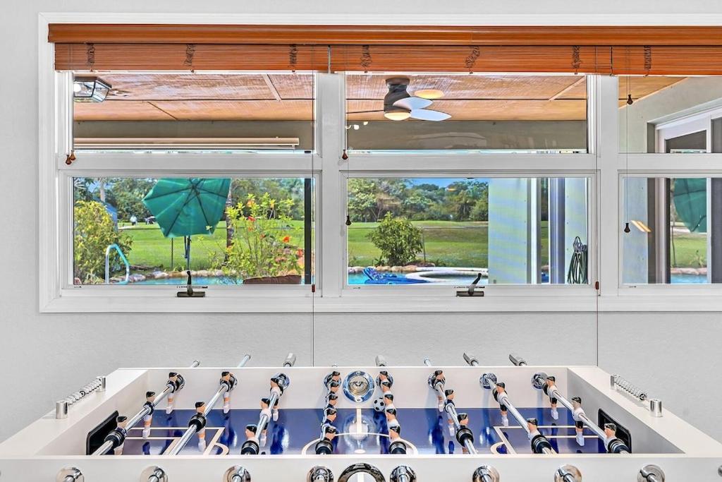 Pool Heat I Firepit And Bbq I 75"Tv I Foosball I 581Mbps Cooper City Kültér fotó